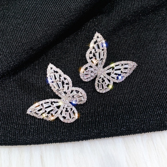 NEW Shiny Butterfly Silver Stud Earrings - Picture 3 of 8